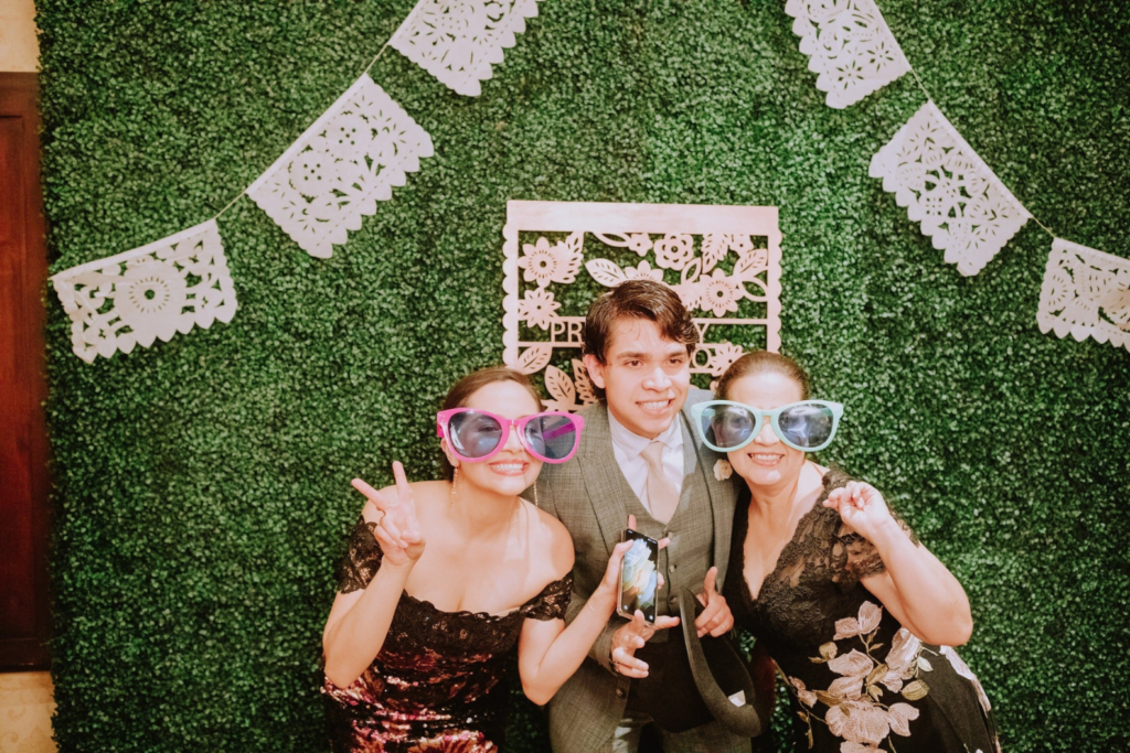 Cost Of Renting A Photo Booth For Wedding